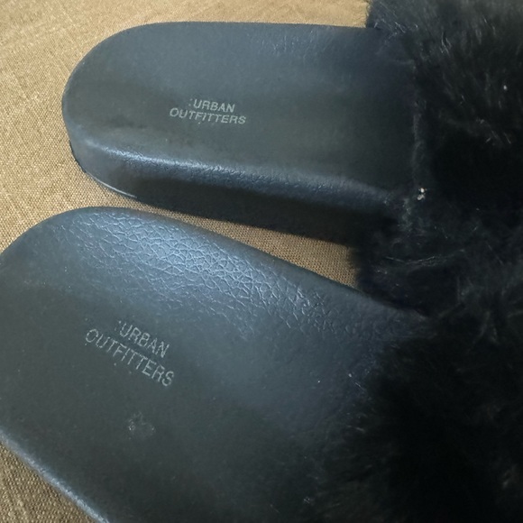 Women’s Black Fuzzy Slides - Urban Outfitters - Picture 4 of 4